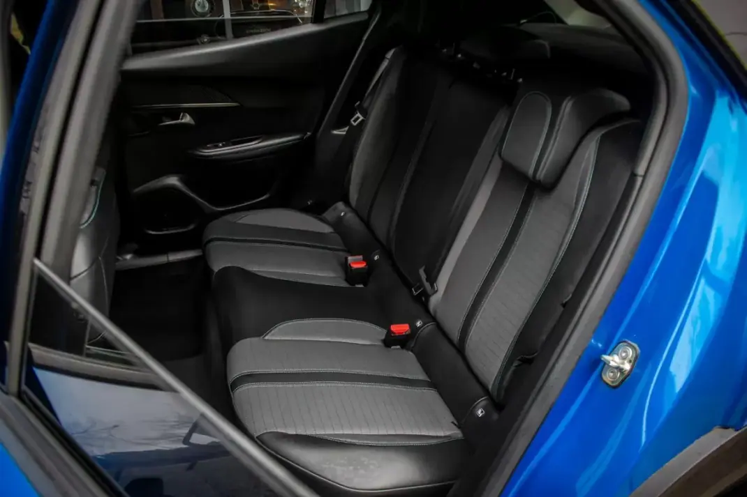 Peugeot e-2008 2021 - 20850 EUR, 60050 km - AUTO.MOTO.pt - 60050km - foto 29 de 44