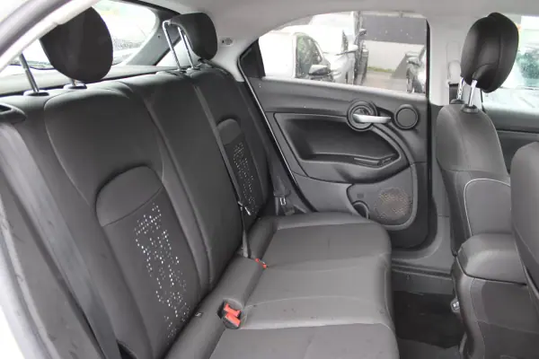 Fiat 500X 2021 - 16400 EUR, 7450 km - 7450km - foto 23 de 38
