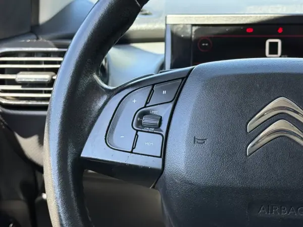 Citroën C4 Cactus 2018 - 11950 EUR, 145000 km - AUTO.MOTO.pt - 145000km - foto 13 de 20