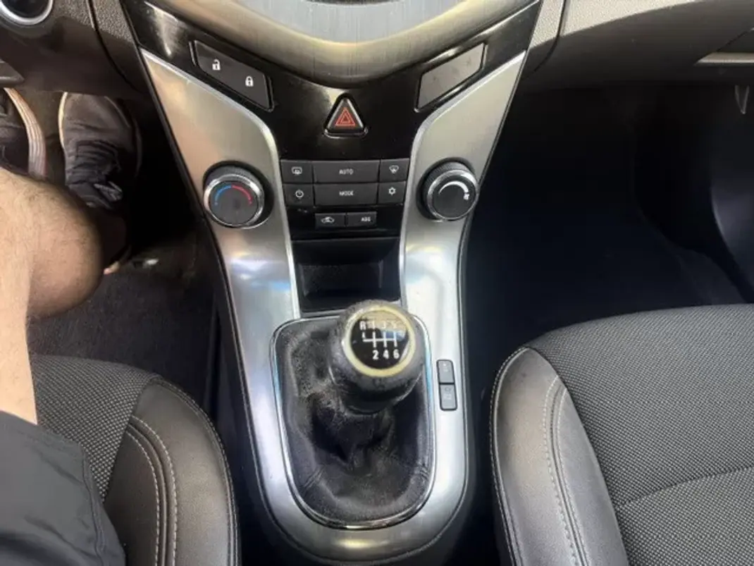 Chevrolet Cruze 2013 - 6800 EUR, 166000 km - AUTO.MOTO.pt - 166000km - foto 20 de 31
