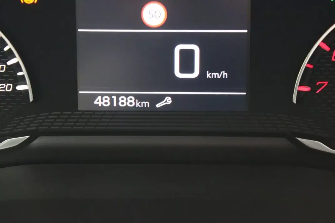 Peugeot 2008 2021 - 18700 EUR, 48176 km - AUTO.MOTO.pt - 48176km - foto 15 de 32