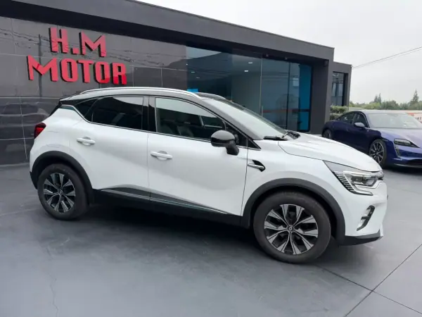Renault Captur 2023 - 17900 EUR, 70999 km - AUTO.MOTO.pt - 70999km - foto 2 de 14