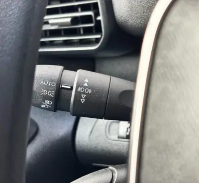 Peugeot PARTNER 1.6 BLUEHDI 3 LUGARES 2019 - 13900 EUR, 97000 km - AUTO.MOTO.pt - 97000km - foto 17 de 34