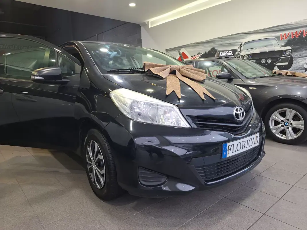 Toyota Yaris 2012 - 7900 EUR, 160000 km - AUTO.MOTO.pt - 160000km - foto 1 de 16