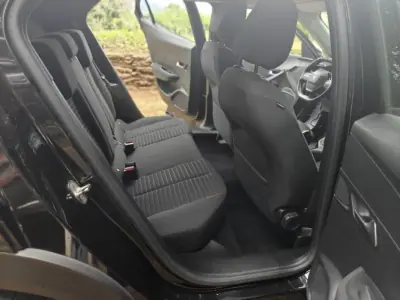 Peugeot 2008 2020 - 15990 EUR, 75500 km - AUTO.MOTO.pt - 75500km - foto 16 de 35