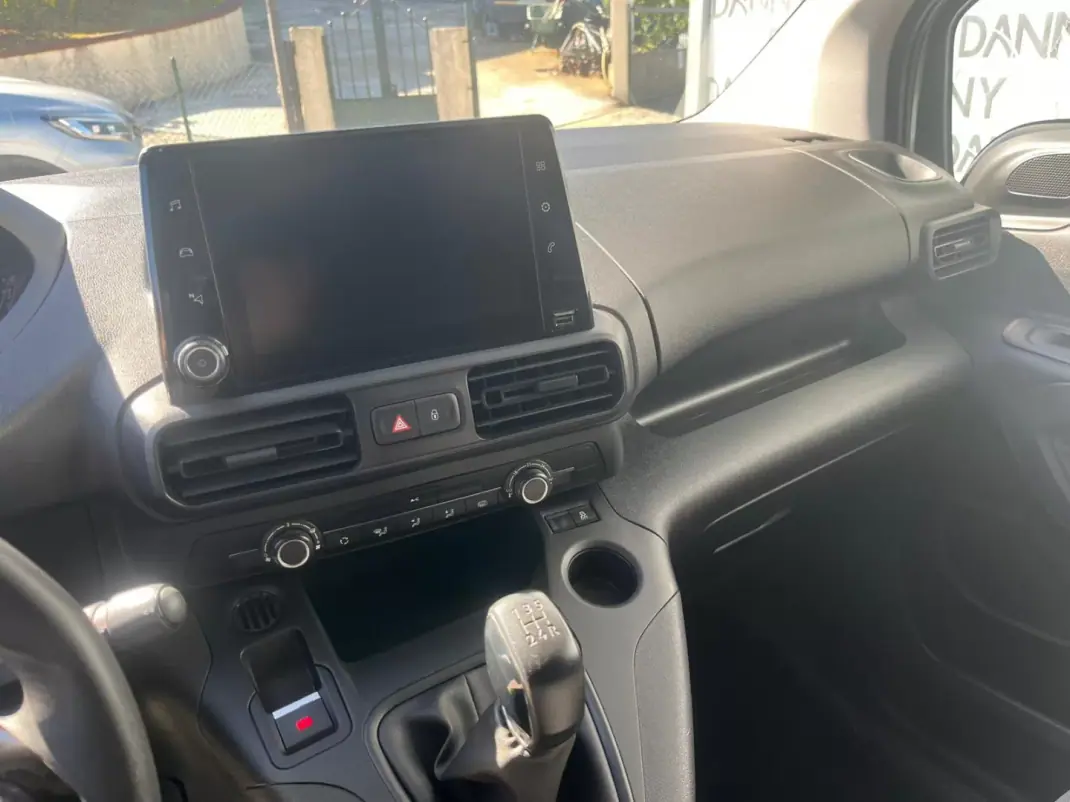 Peugeot Partner 2018 - 13900 EUR, 122450 km - 122450km - foto 5 de 11