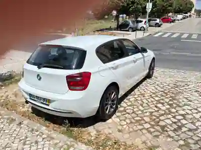 BMW 114 2013 — foto 5 de 8
