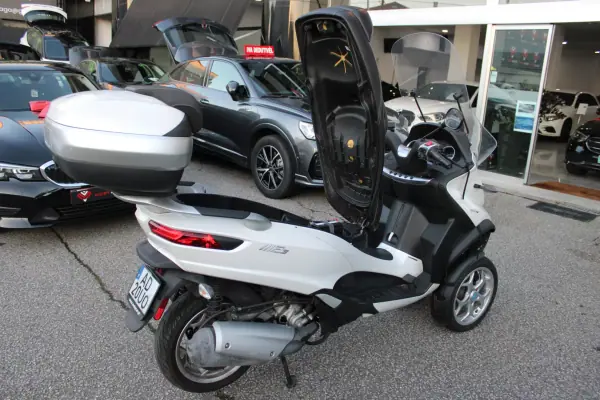 Piaggio MP3 Three Wheeler 250 2017 - 4500 EUR, 22286 km - AUTO.MOTO.pt - 22286km - foto 5 de 11