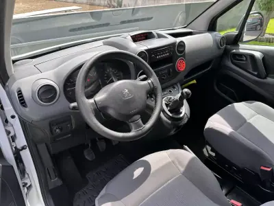 Peugeot PARTNER 1.6 HDI L2 2015 - 6500 EUR, 120000 km - AUTO.MOTO.pt - 120000km - foto 25 de 52