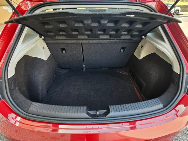 SEAT Leon 2015 - 9000 EUR, 104000 km - AUTO.MOTO.pt - 104000km - foto 12 de 14