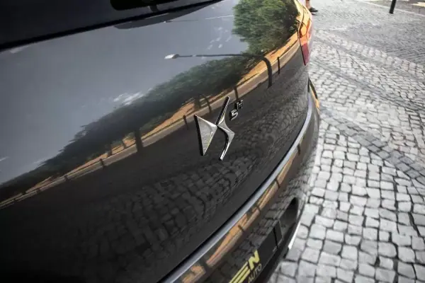 Citroën DS5 2013 - 8400 EUR, 271674 km - AUTO.MOTO.pt - 271674km - foto 12 de 39