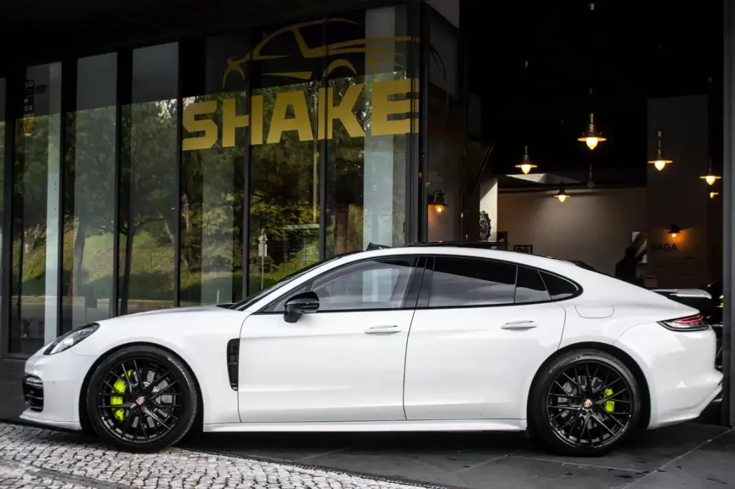 Porsche Panamera 2022 - 99950 EUR, 92267 km - AUTO.MOTO.pt - 92267km - foto 2 de 49