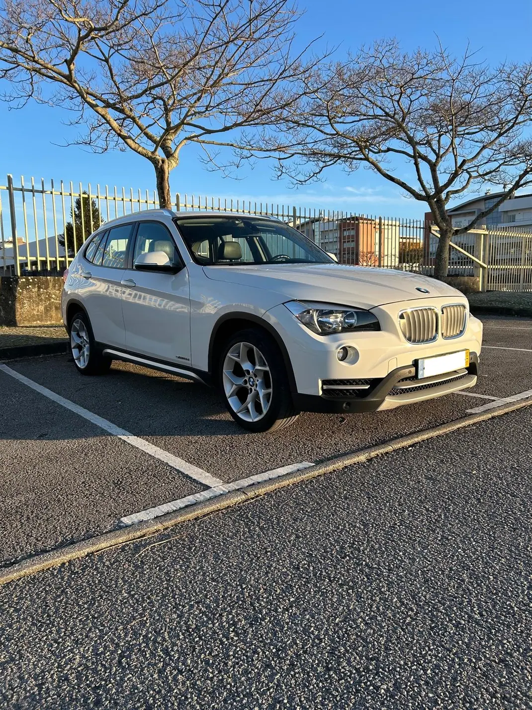 BMW X1 2013 - 13950 EUR, 173000 km - AUTO.MOTO.pt - 173000km - foto 1 de 11