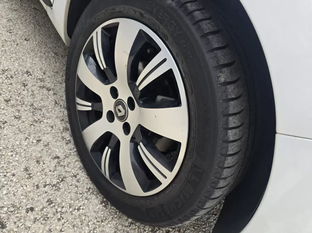 Renault Clio Break 2016 - 6500 EUR, 258776 km - 258776km - foto 9 de 21