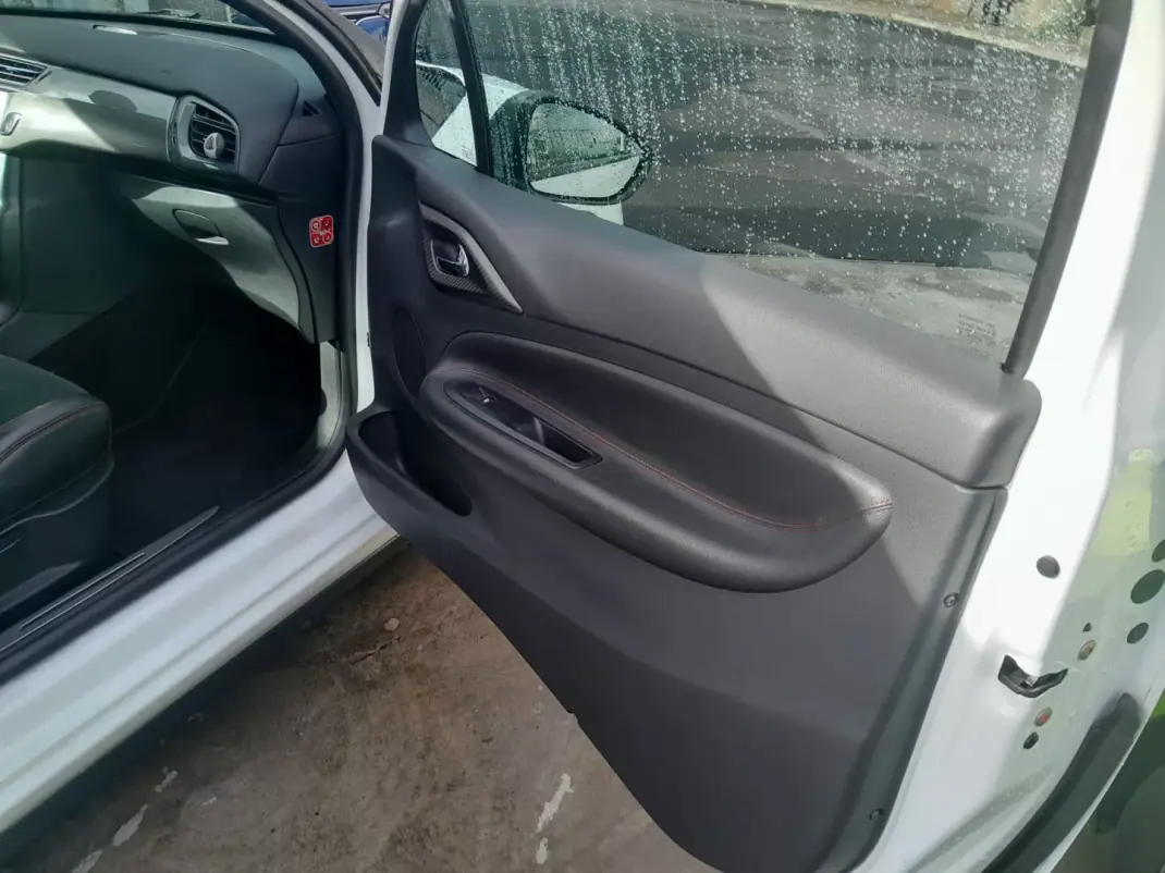 Citroën DS3 2012 - 16900 EUR, 132000 km - AUTO.MOTO.pt - 132000km - foto 14 de 17