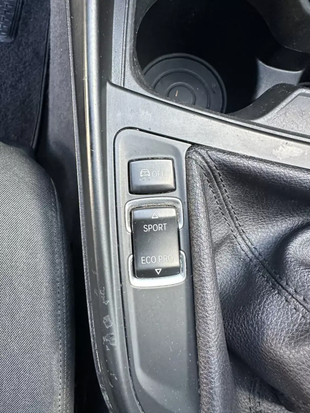 BMW 116 2016 - 12900 EUR, 220000 km - 220000km - foto 38 de 53
