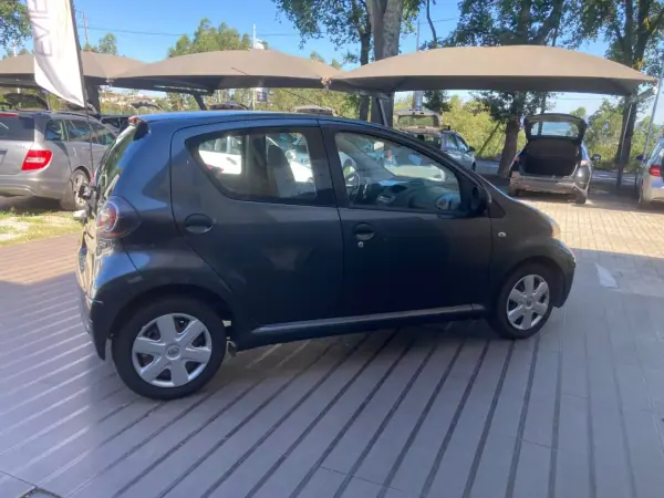 Toyota Aygo 2010 - 6350 EUR, 112661 km - 112661km - foto 5 de 19