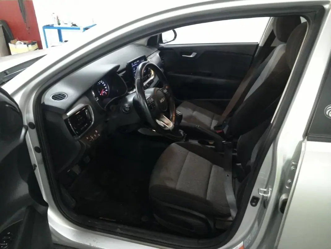 Kia Stonic 2021 - 14250 EUR, 144834 km - AUTO.MOTO.pt - 144834km - foto 3 de 8