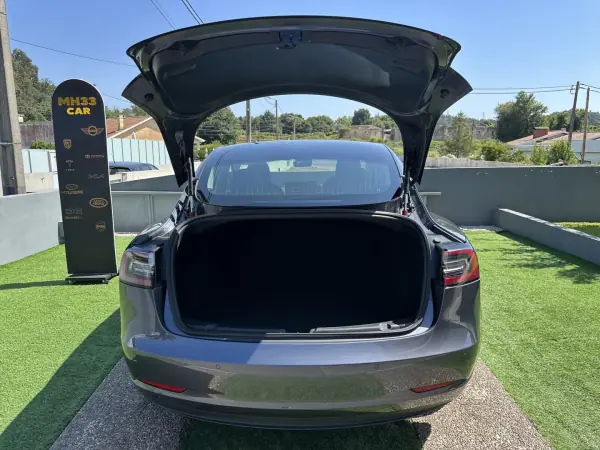 Tesla Model 3 2019 - 21900 EUR, 86000 km - AUTO.MOTO.pt - 86000km - foto 26 de 64