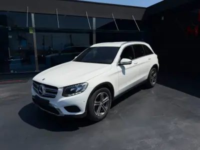 Mercedes-Benz GLC 220 2017 - 27500 EUR, 181000 km - AUTO.MOTO.pt - 181000km - foto 6 de 13