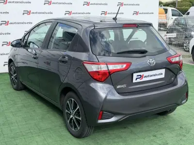 Toyota Yaris 2020 - 12990 EUR, 110000 km - AUTO.MOTO.pt - 110000km - foto 9 de 22