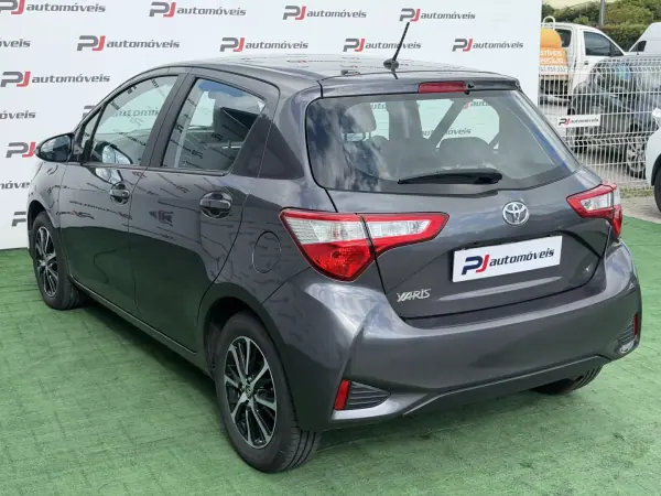 Toyota Yaris 2020 - 12990 EUR, 110000 km - AUTO.MOTO.pt - 110000km - foto 9 de 22