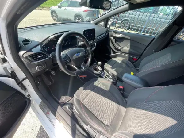 Ford Fiesta 2021 - 12450 EUR, 121472 km - AUTO.MOTO.pt - 121472km - foto 5 de 10