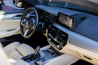 BMW 530e 2019 - 26850 EUR, 181810 km - AUTO.MOTO.pt - 181810km - foto 33 de 47