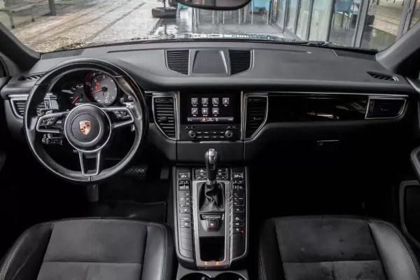 Porsche Macan 2018 - 54990 EUR, 99798 km - AUTO.MOTO.pt - 99798km - foto 40 de 45
