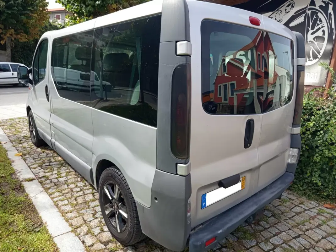 Opel Vivaro 2003 - 6990 EUR, 279959 km - 279959km - foto 5 de 11