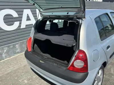 Renault Clio 2002 - 2750 EUR, 240000 km - AUTO.MOTO.pt - 240000km - foto 11 de 25