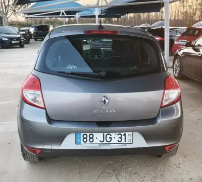 Renault Clio 2010 - 5990 EUR, 290000 km - AUTO.MOTO.pt - 290000km - foto 5 de 15