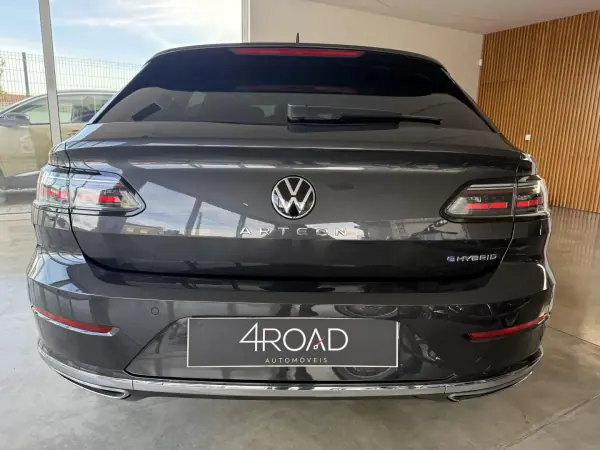 Volkswagen Arteon Shooting Brake 2021 - 23500 EUR, 168600 km - AUTO.MOTO.pt - 168600km - foto 25 de 144