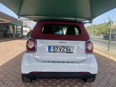 Smart Fortwo Cabrio 2019 - 17900 EUR, 40794 km - AUTO.MOTO.pt - 40794km - foto 9 de 24