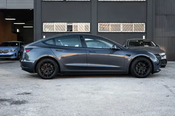 Tesla Model 3 other_Outro 2021 Elétrico