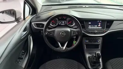 Opel Astra Sports Tourer 2018 - 8290 EUR, 222272 km - AUTO.MOTO.pt - 222272km - foto 11 de 26