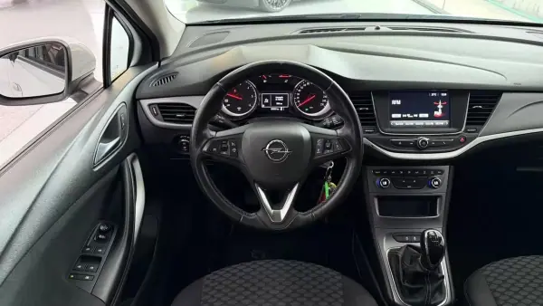 Opel Astra Sports Tourer 2018 - 8290 EUR, 222272 km - AUTO.MOTO.pt - 222272km - foto 11 de 26