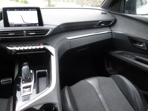 Peugeot 3008 2017 - 16990 EUR, 209000 km - AUTO.MOTO.pt - 209000km - foto 37 de 48