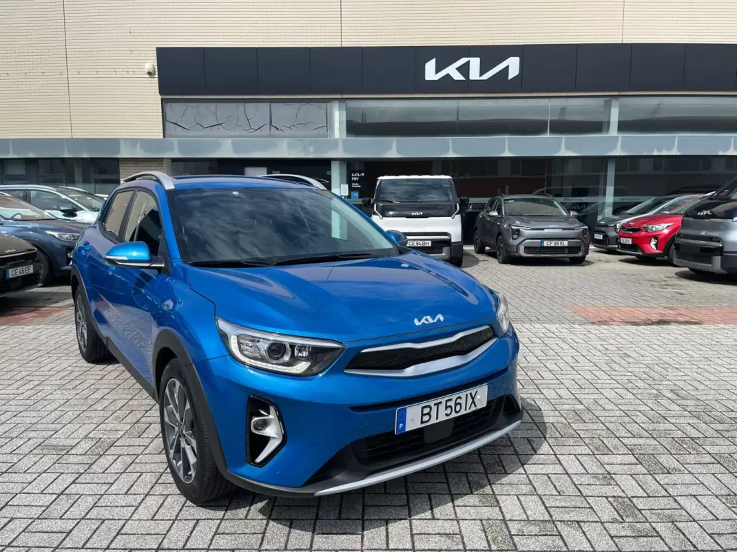 Kia Stonic 2025 - 17990 EUR, 14800 km - AUTO.MOTO.pt - 14800km - foto 1 de 17