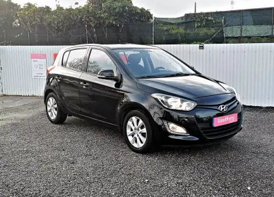 Hyundai i20 2012 - 7490 EUR, 172563 km - AUTO.MOTO.pt - 172563km - foto 10 de 23