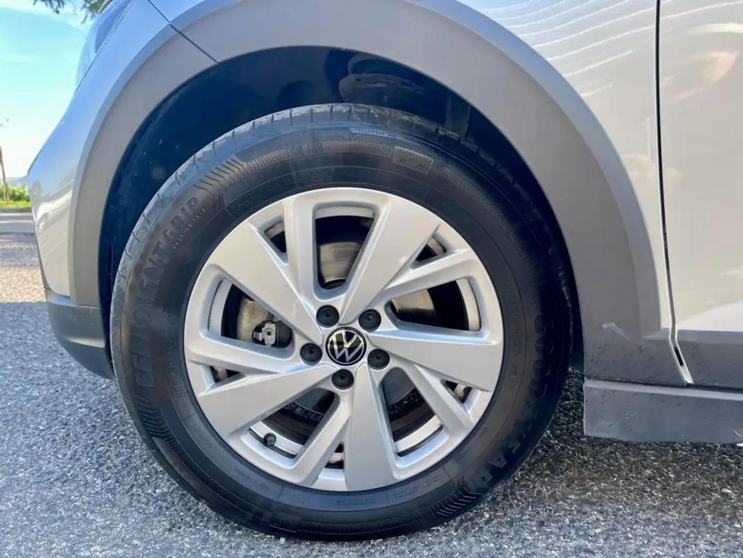 Volkswagen Taigo 2023 - 20980 EUR, 43950 km - AUTO.MOTO.pt - 43950km - foto 8 de 23
