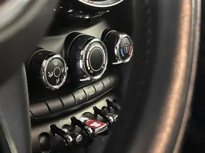 MINI 5 Portas 2016 - 13990 EUR, 95000 km - AUTO.MOTO.pt - 95000km - foto 34 de 41