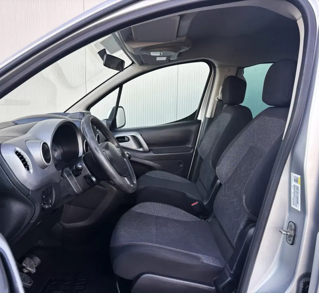 Peugeot Partner 2018 - 14900 EUR, 140000 km - AUTO.MOTO.pt - 140000km - foto 11 de 37