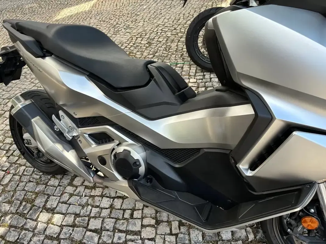Honda Forza 2022 - 8250 EUR, 37616 km - AUTO.MOTO.pt - 37616km - foto 11 de 14