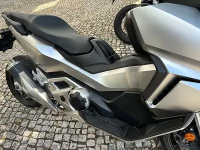 Honda Forza 2022 - 8250 EUR, 37616 km - AUTO.MOTO.pt - 37616km - foto 11 de 14