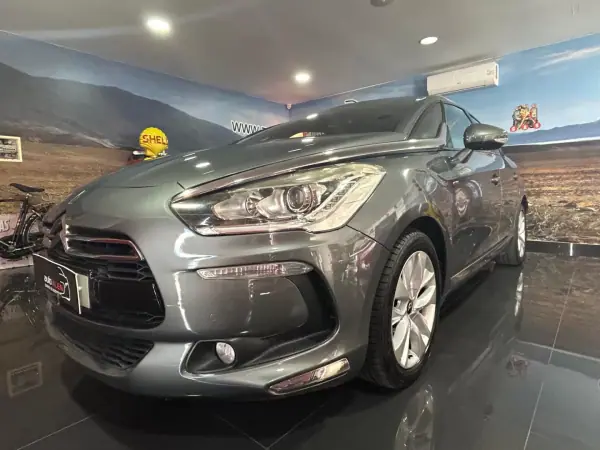 Citroën DS5 2013 - 10500 EUR, 205941 km - AUTO.MOTO.pt - 205941km - foto 3 de 22