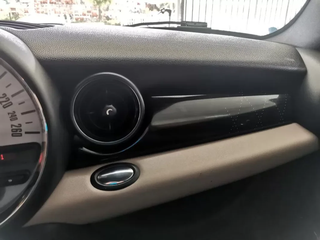 MINI Cooper 2013 - 12900 EUR, 166000 km - AUTO.MOTO.pt - 166000km - foto 15 de 17
