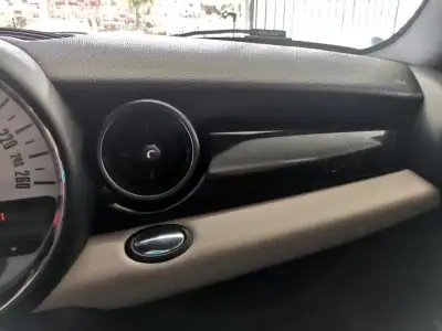 MINI Cooper 2013 - 12900 EUR, 166000 km - AUTO.MOTO.pt - 166000km - foto 15 de 17