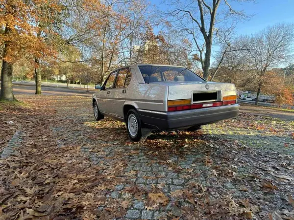 Alfa Romeo 90 1988 - 18900 EUR, 27700 km - AUTO.MOTO.pt - 27700km - foto 49 de 60