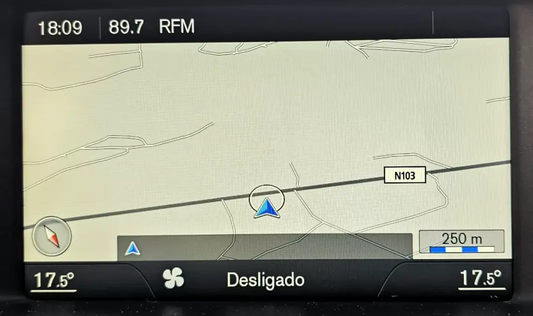 Volvo V40 2014 - 11500 EUR, 154200 km - AUTO.MOTO.pt - 154200km - foto 10 de 20